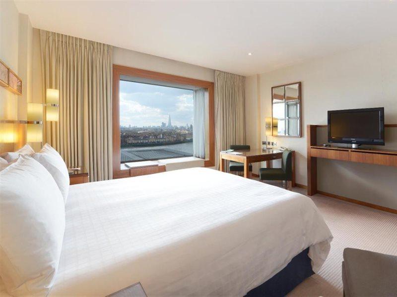 Canary Riverside Plaza Hotel London Exterior photo A room at the InterContinental London - The O2